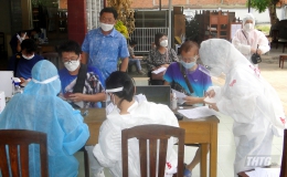 Tiền Giang tiêm vắc-xin phòng Covid-19  Sinopharm cho công dân Trung Quốc