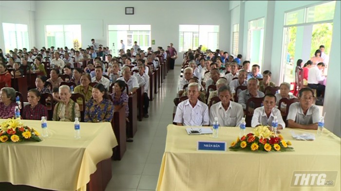 Lanh dao tinh gap go nhan dan My Phuoc Tay 2