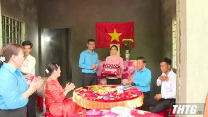 Liên đoàn Lao động tỉnh Tiền Giang tặng Mái ấm Công đoàn tại huyện Tân Phước