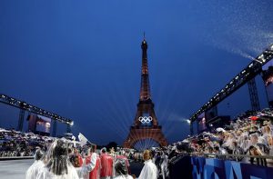 Hơn 10.000 VĐV đội mưa diễu hành trên sông Seine trong lễ khai mạc Olympic Paris 2024