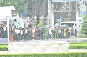 TPHCM: Dòng người dưới mưa viếng Tổng Bí thư Nguyễn Phú Trọng
