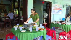 Thị xã Cai Lậy với chương trình “Bữa cơm nghĩa tình” tri ân Mẹ Việt Nam Anh hùng