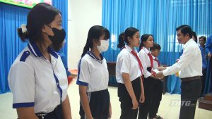 Huyện đoàn Châu Thành trao 170 suất học bổng cho học sinh có hoàn cảnh khó khăn