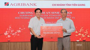 Agribank Tiền Giang tặng 1.400 phần quà Tết cho hộ nghèo và gia đình chính sách